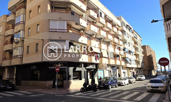 Resale - Apartment - Torrevieja - Playa del cura
