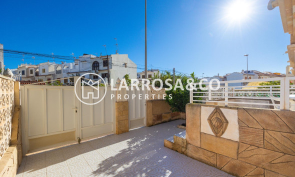 Resale - Ground floor apartment - Torrevieja - Los Locos Beach