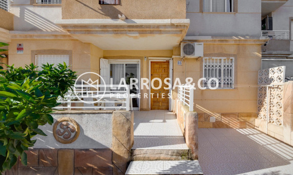 Resale - Ground floor apartment - Torrevieja - Los Locos Beach