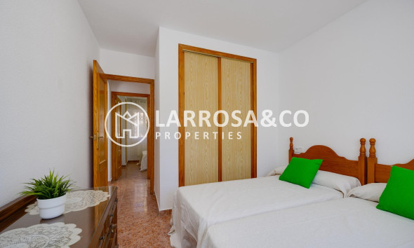 Resale - Ground floor apartment - Torrevieja - Los Locos Beach
