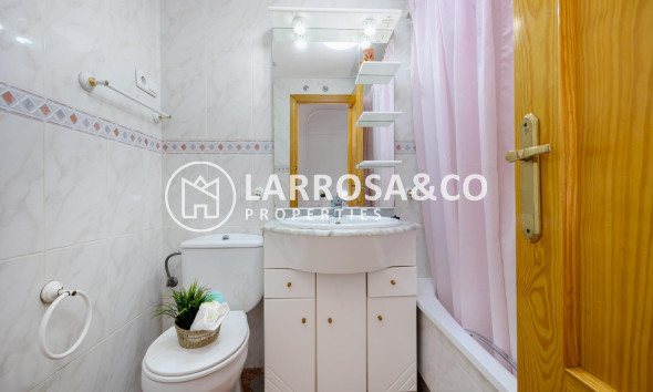 Resale - Ground floor apartment - Torrevieja - Los Locos Beach