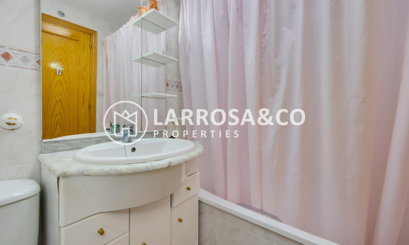 Resale - Ground floor apartment - Torrevieja - Los Locos Beach