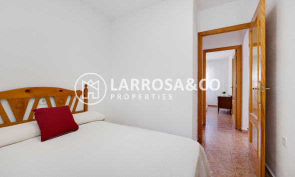 Resale - Ground floor apartment - Torrevieja - Los Locos Beach