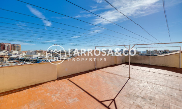 Resale - Ground floor apartment - Torrevieja - Los Locos Beach