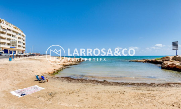 Resale - Ground floor apartment - Torrevieja - Los Locos Beach