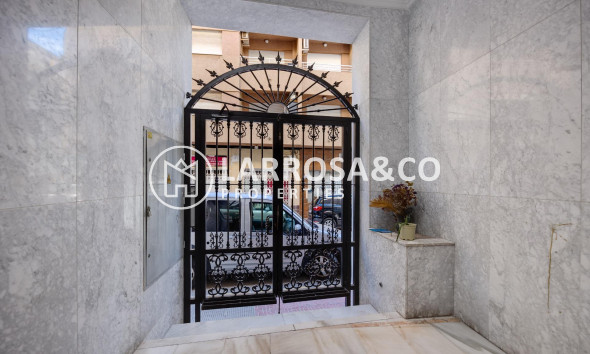 Вторичный рынок - Квартира - Торревьеха - Las Piscinas Naturales