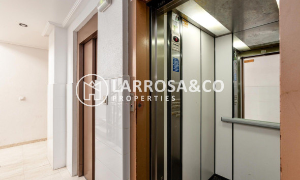 Resale - Apartment - Torrevieja - Playa del cura