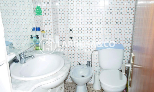 resale-apartment-guardamar-del-segura-center-bathroom-rv2089