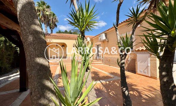 Resale - Detached House/Villa - Dolores - CMNO. ESCORREDOR