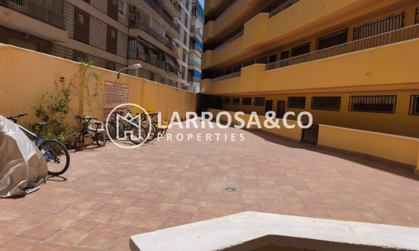 Resale - Apartment - Torrevieja - Puerto deportivo marina salinas