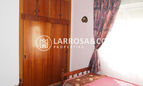 resale-apartment-guardamar-del-segura-center-bedroom-2-wardrobe-rv2089