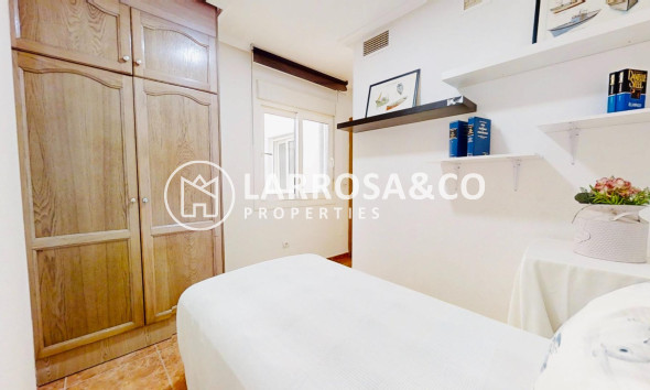 Resale - Apartment - Torrevieja - Centro