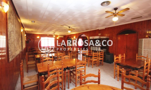 Resale - Commercial space - Torrevieja - Torretas