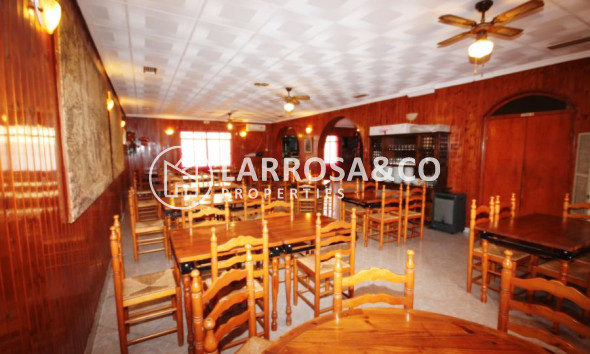 Resale - Commercial space - Torrevieja - Torretas