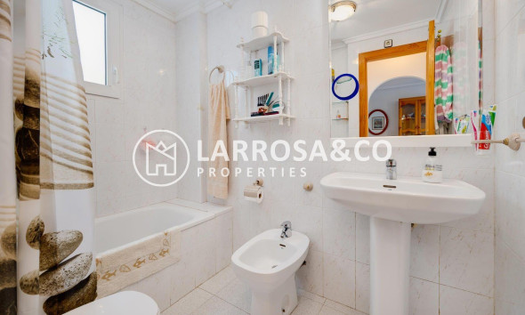 Resale - Apartment - Torrevieja - Acequion