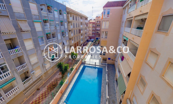 Resale - Apartment - Torrevieja - Acequion