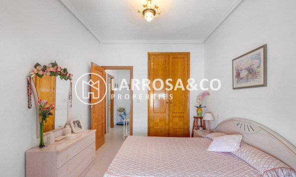 Resale - Apartment - Torrevieja - Estacion de autobuses