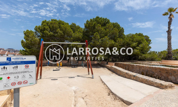 Resale - Apartment - Torrevieja - Estacion de autobuses