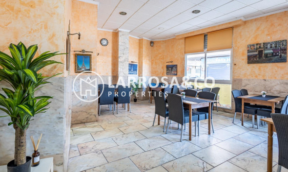 Resale - Commercial space - Torrevieja - Estacion de autobuses