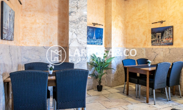 Resale - Commercial space - Torrevieja - Estacion de autobuses