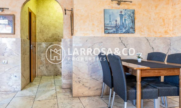 Resale - Commercial space - Torrevieja - Estacion de autobuses