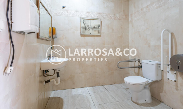 Resale - Commercial space - Torrevieja - Estacion de autobuses