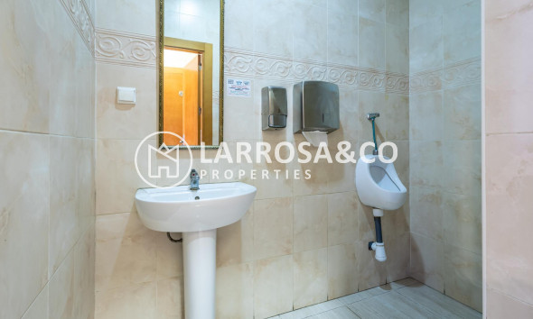 Resale - Commercial space - Torrevieja - Estacion de autobuses