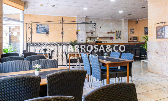 Resale - Commercial space - Torrevieja - Estacion de autobuses