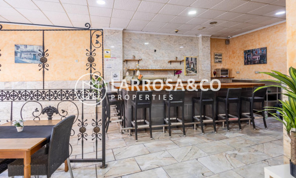 Resale - Commercial space - Torrevieja - Estacion de autobuses