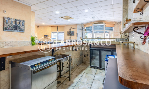 Resale - Commercial space - Torrevieja - Estacion de autobuses