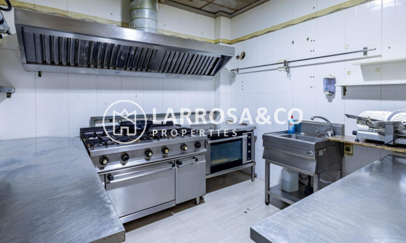 Resale - Commercial space - Torrevieja - Estacion de autobuses