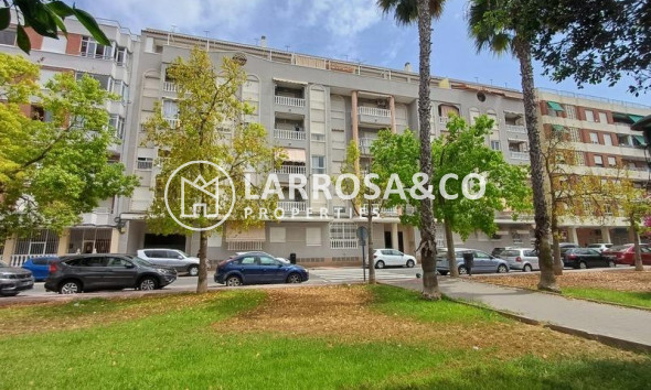 Resale - Apartment - Torrevieja - Acequion