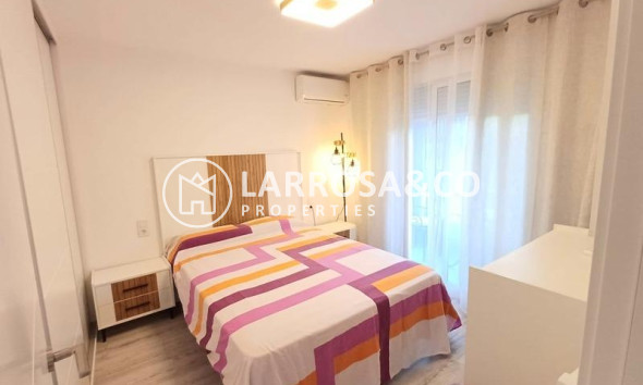 Resale - Apartment - Torrevieja - Acequion