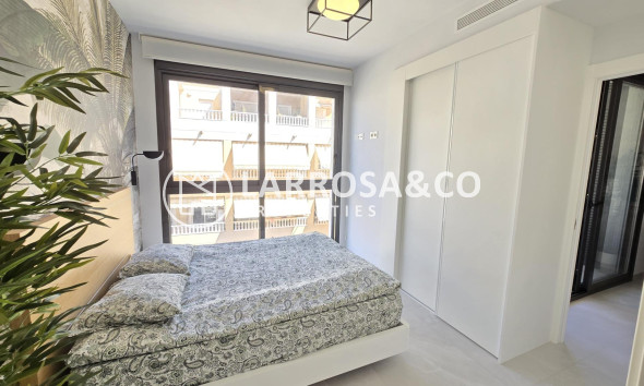 Resale - Apartment - Torrevieja - Estacion de autobuses