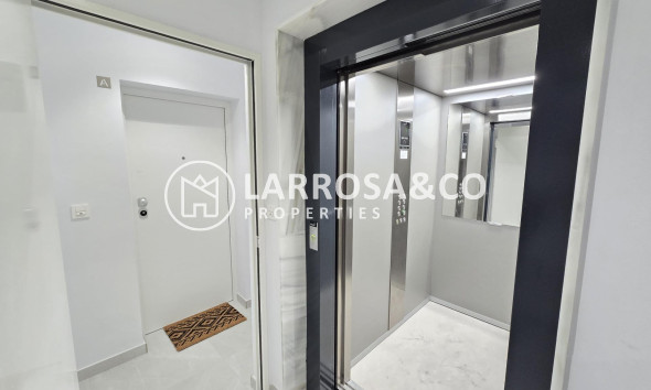 Resale - Apartment - Torrevieja - Estacion de autobuses