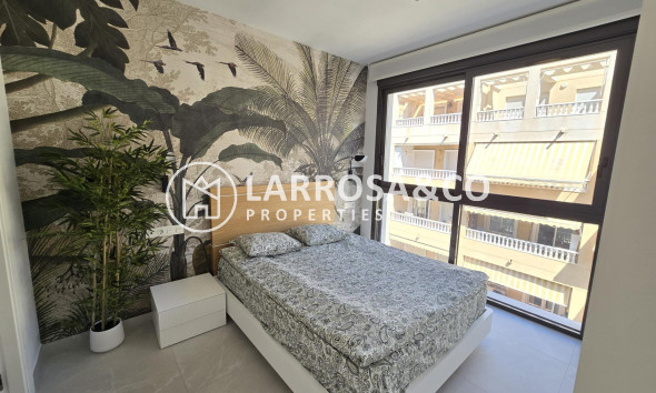 Resale - Apartment - Torrevieja - Estacion de autobuses