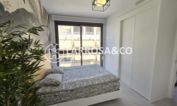 Resale - Apartment - Torrevieja - Estacion de autobuses