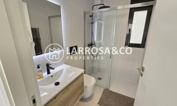 Resale - Apartment - Torrevieja - Estacion de autobuses