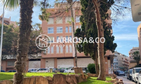 Resale - Apartment - Torrevieja - Playa del cura