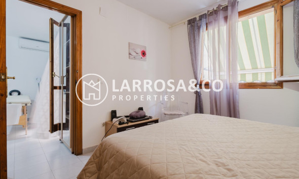 Resale - Apartment - Torrevieja - Playa del Acequión