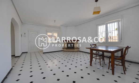 Resale - Detached House/Villa - Torrevieja - La Siesta - El Salado - Torreta