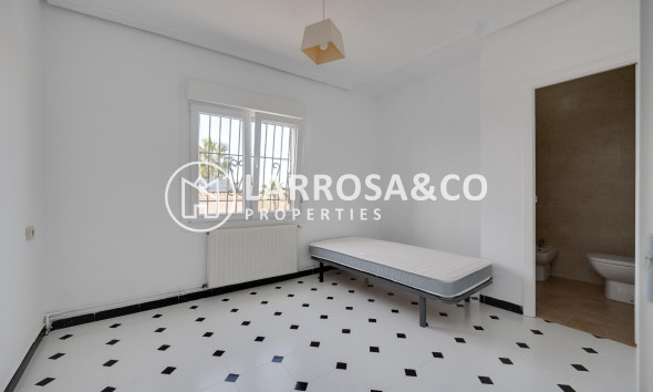 Resale - Detached House/Villa - Torrevieja - La Siesta - El Salado - Torreta