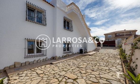 Resale - Detached House/Villa - Torrevieja - La Siesta - El Salado - Torreta