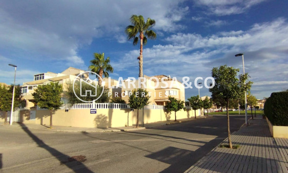 Herverkoop - Villa - Torrevieja - La Siesta - El Salado - Torreta