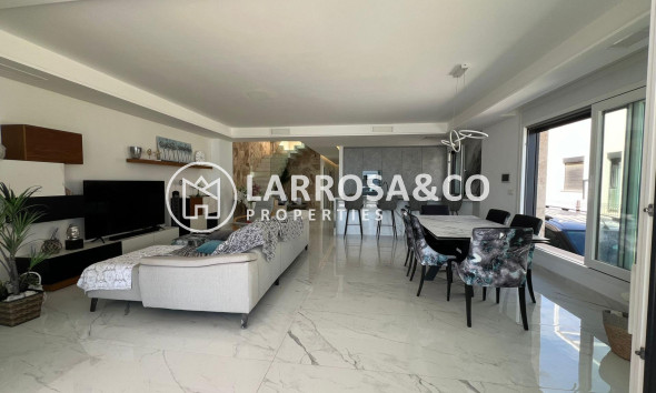 Herverkoop - Villa - Torrevieja - La Mata