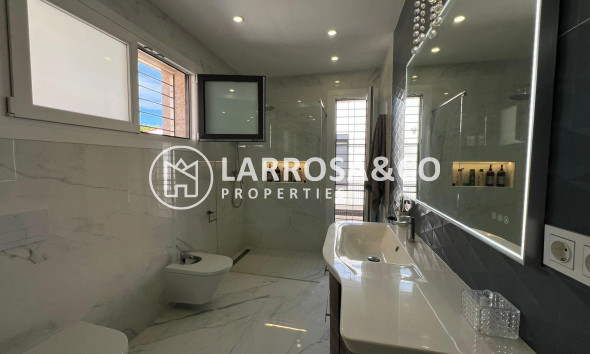 Herverkoop - Villa - Torrevieja - La Mata