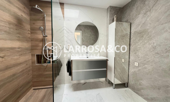 Herverkoop - Villa - Torrevieja - La Mata