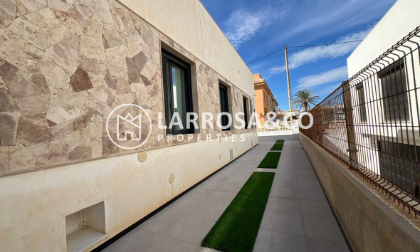 Herverkoop - Villa - Torrevieja - La Mata