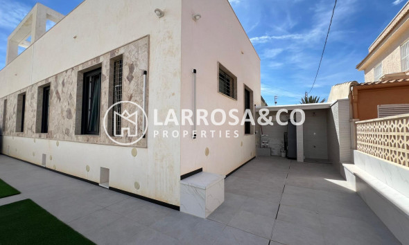 Herverkoop - Villa - Torrevieja - La Mata
