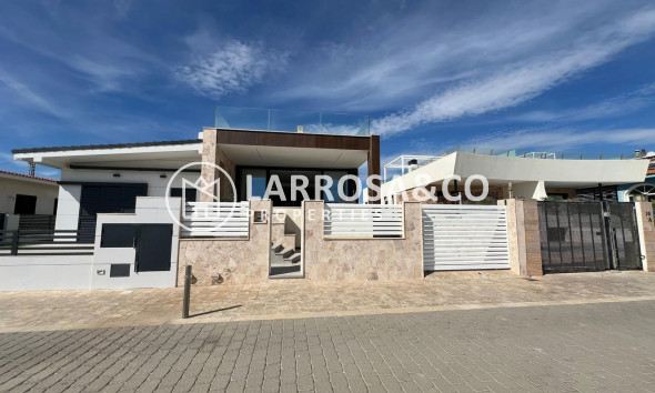 Herverkoop - Villa - Torrevieja - La Mata